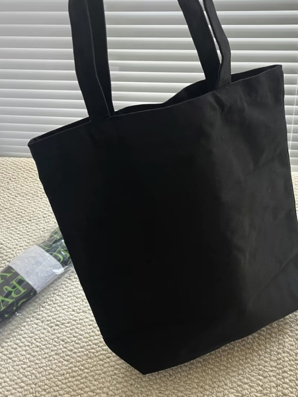 L V Gift Tote - Picture 2 of 5
